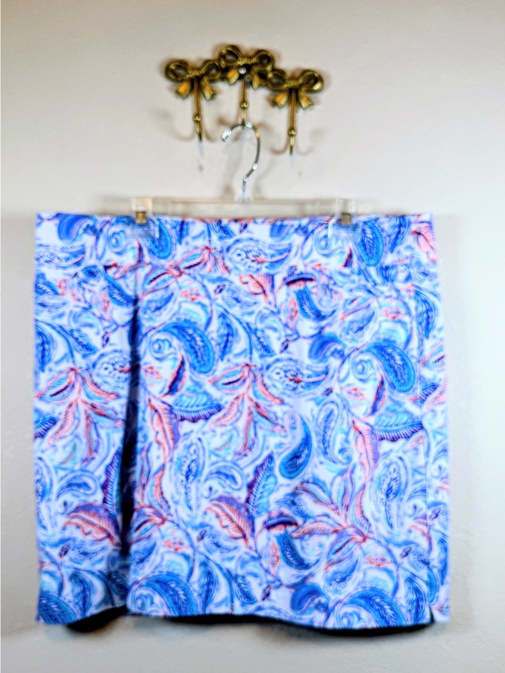 Kim Rogers Blue and Coral Paisley Mini Pull on Skort.  Size 16